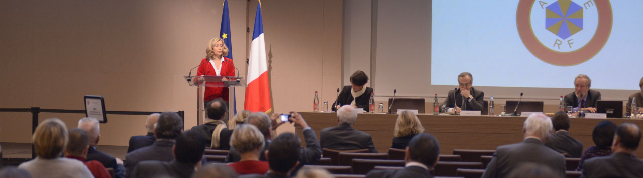 Madame Hélène CONWAY-MOURET, ministre délégué chargée des Français de l'étranger